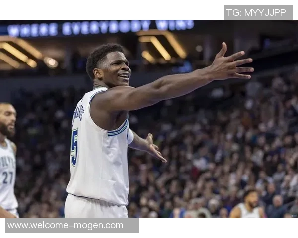 爱德华兹29分钟内高效发挥18投8中贡献26分5篮板3助攻2盖帽表现精彩但犯规频繁影响比赛乐趣