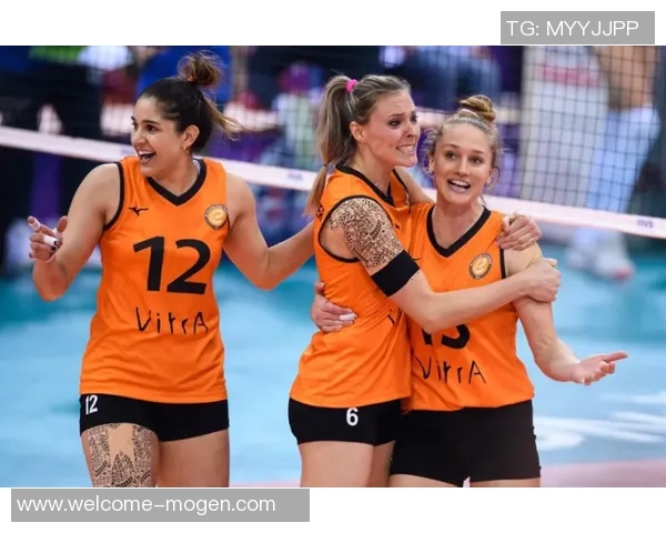 意大利女排奥运冠军埃格努亲临国米与劳塔罗互换球衣展现体育精神